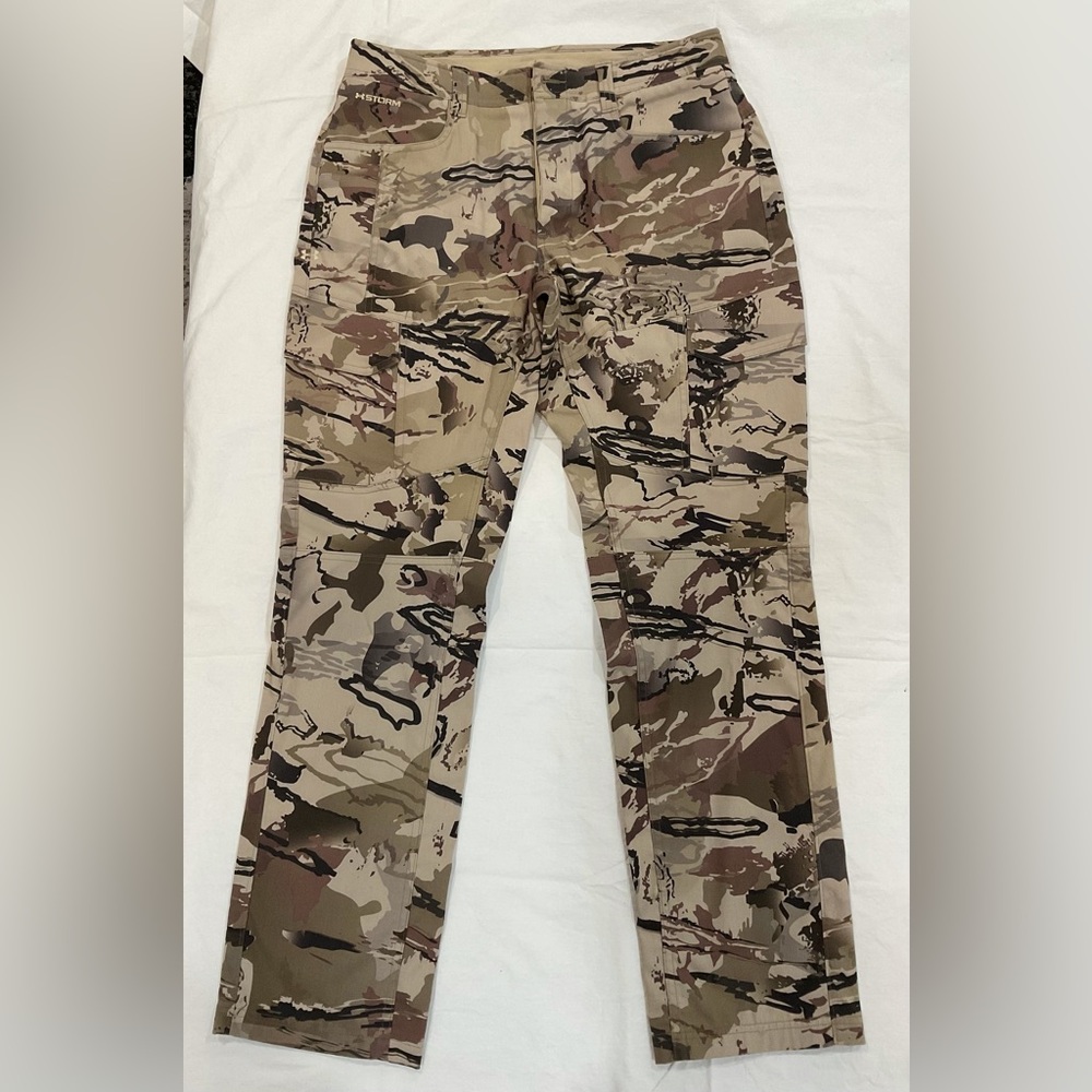 Under armor threadborne camo moderate weather hunting pants size 34x32